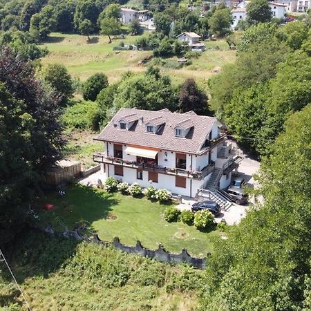 Villa Immersa Nel Verde A Lanzo dʼIntelvi エクステリア 写真